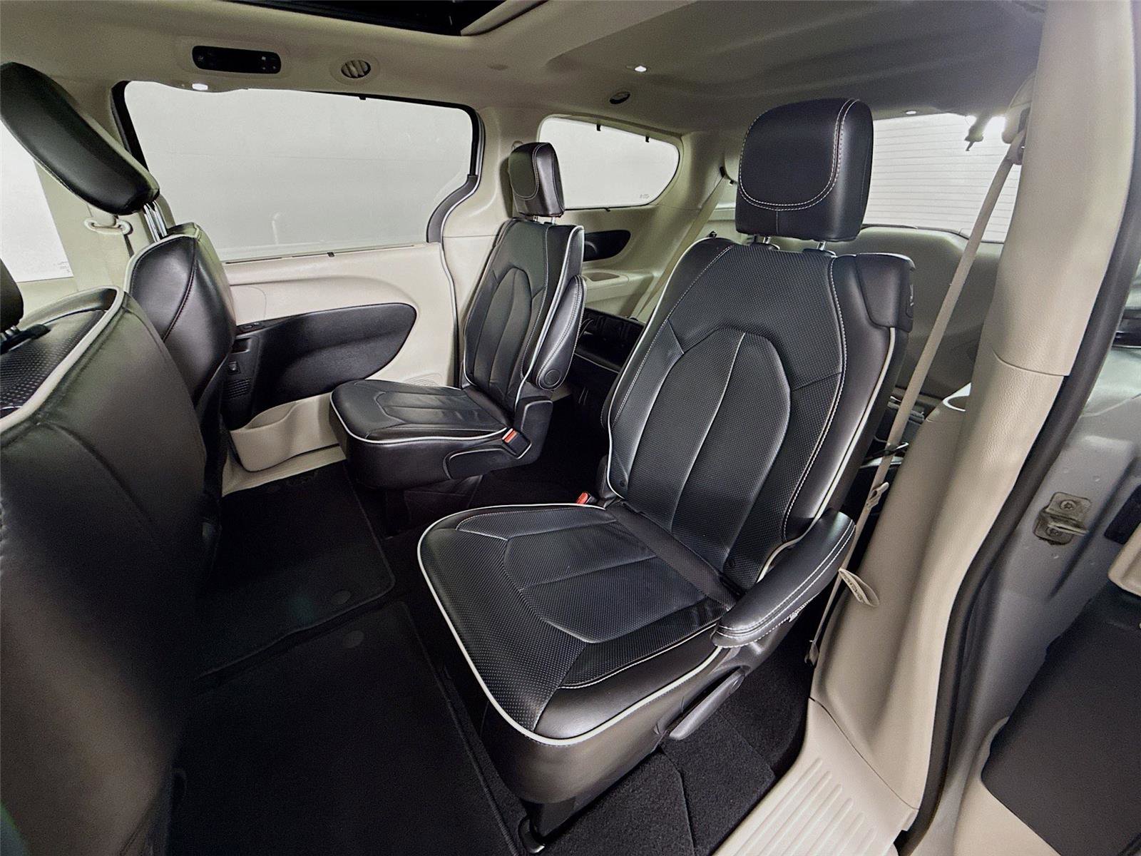 Used 2024 Chrysler Pacifica Limited image 20