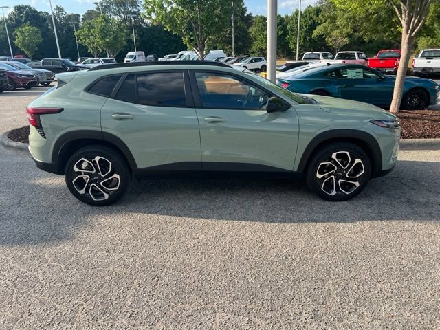 Used 2024 Chevrolet Trax RS w/ Sunroof Package FWD image 6