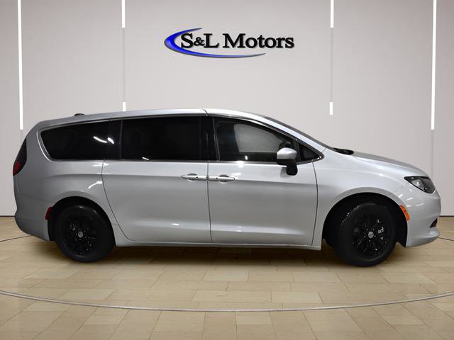 Used 2023 Chrysler Voyager LX FWD image 7