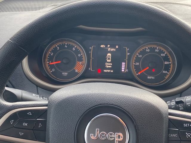 Used 2017 Jeep Cherokee Sport image 7