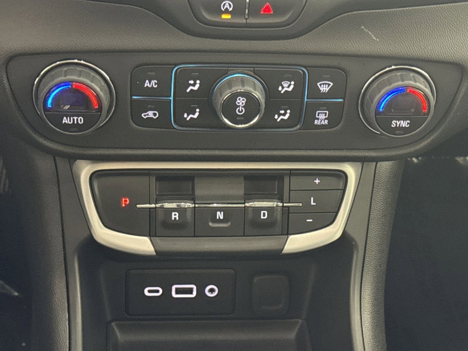 Used 2022 GMC Terrain SLE w/ Driver Convenience Package image 22