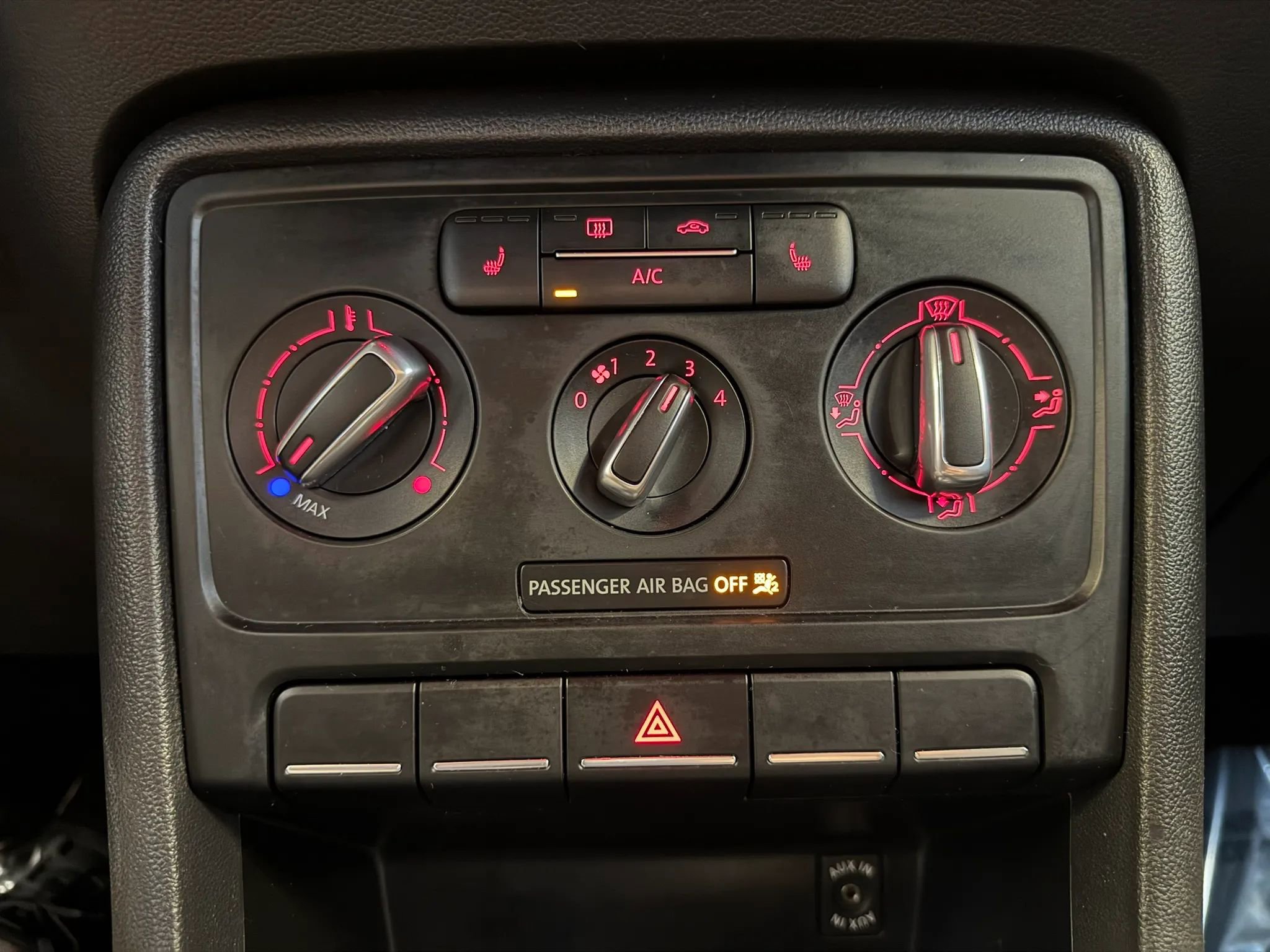 Used 2013 Volkswagen Beetle 2.0T FWD image 17