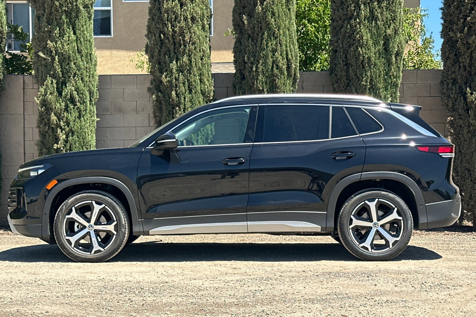 New 2025 Volkswagen Tiguan SE image 7