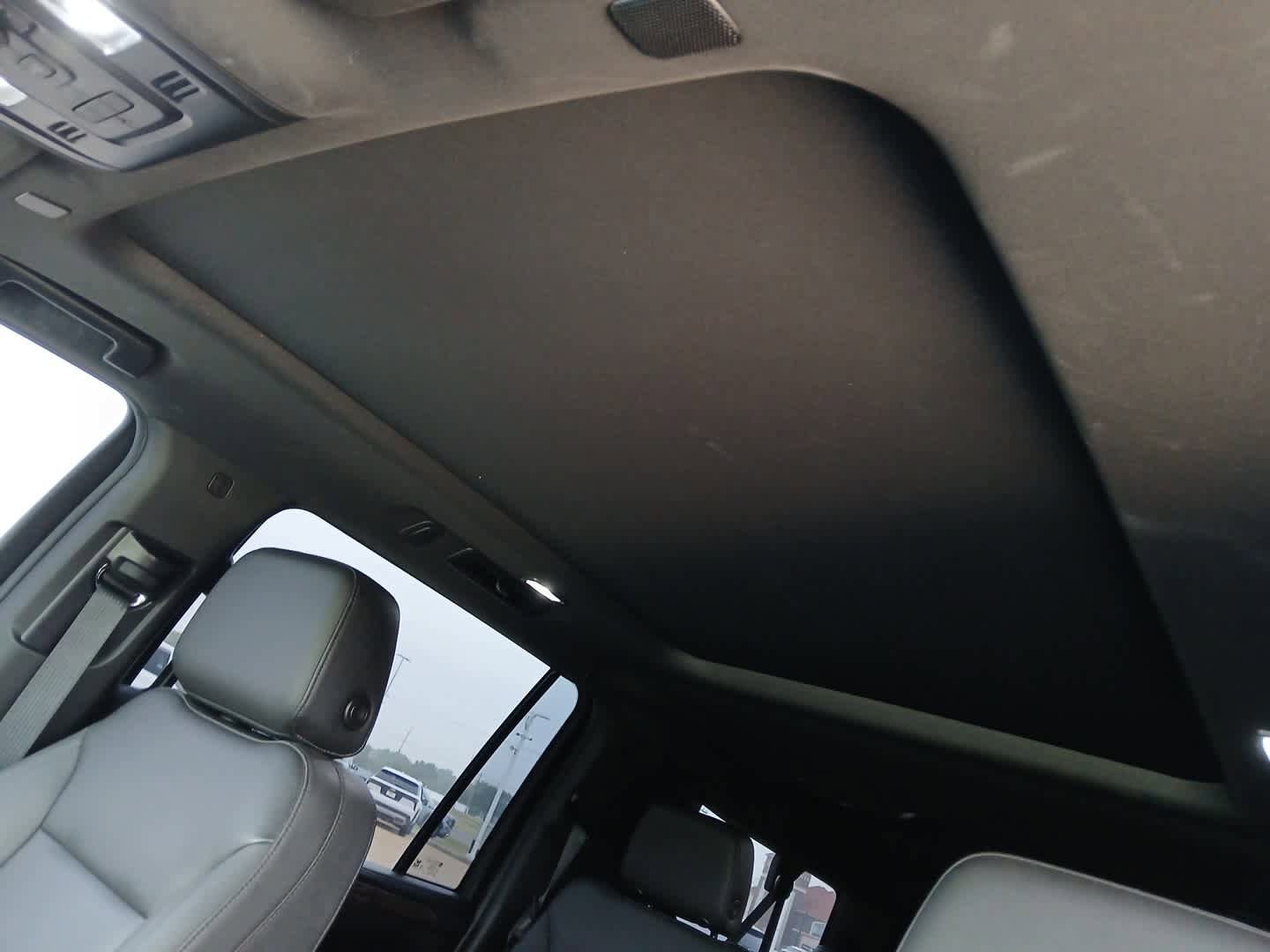 Used 2022 Chevrolet Suburban LT w/ Luxury Package RWD image 47