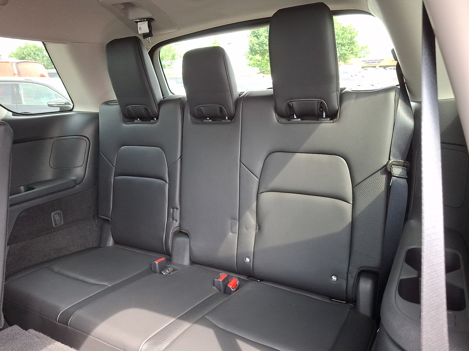 Used 2025 Nissan Pathfinder SL AWD/4WD image 10