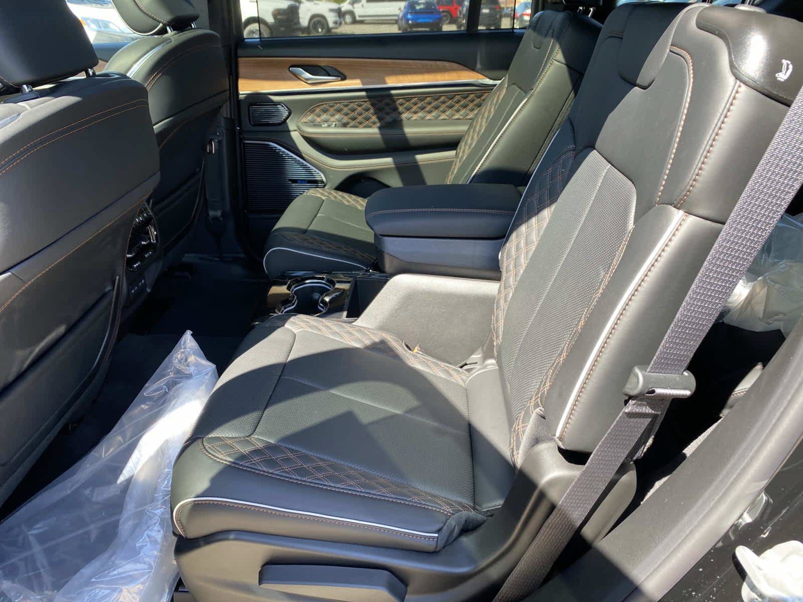 New 2027 Jeep Grand Cherokee L Summit w/ Obsidian Package AWD/4WD image 7