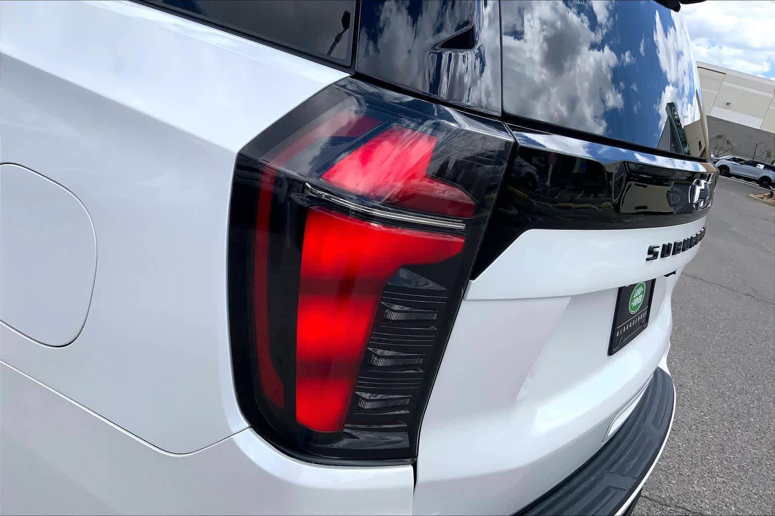 Used 2025 Chevrolet Suburban Z71 AWD/4WD image 28