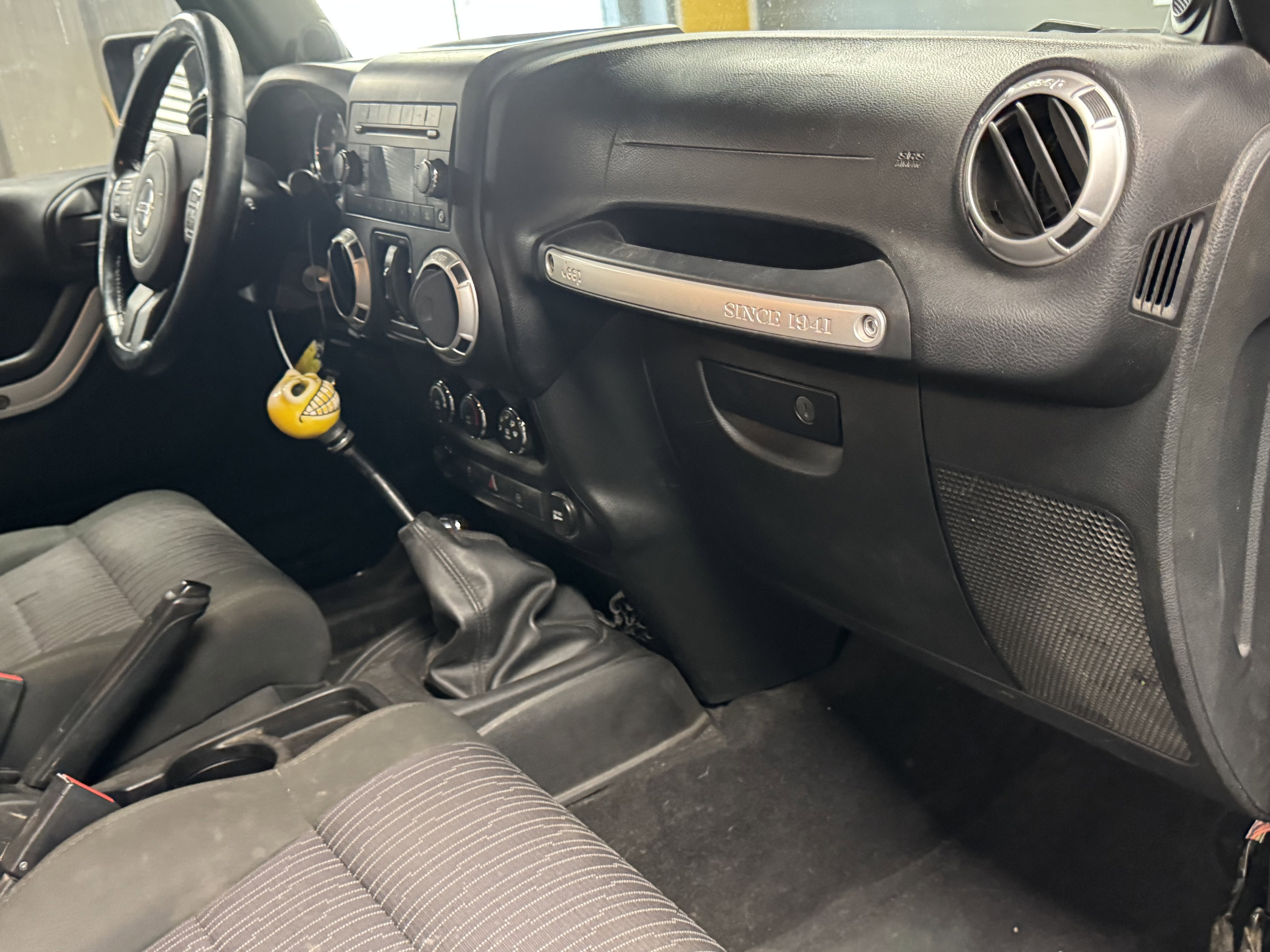 Used 2011 Jeep Wrangler Unlimited Sahara image 14