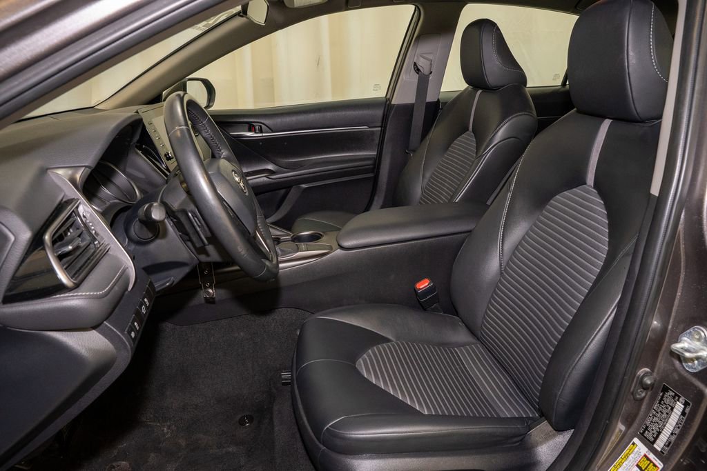 Used 2024 Toyota Camry SE image 9