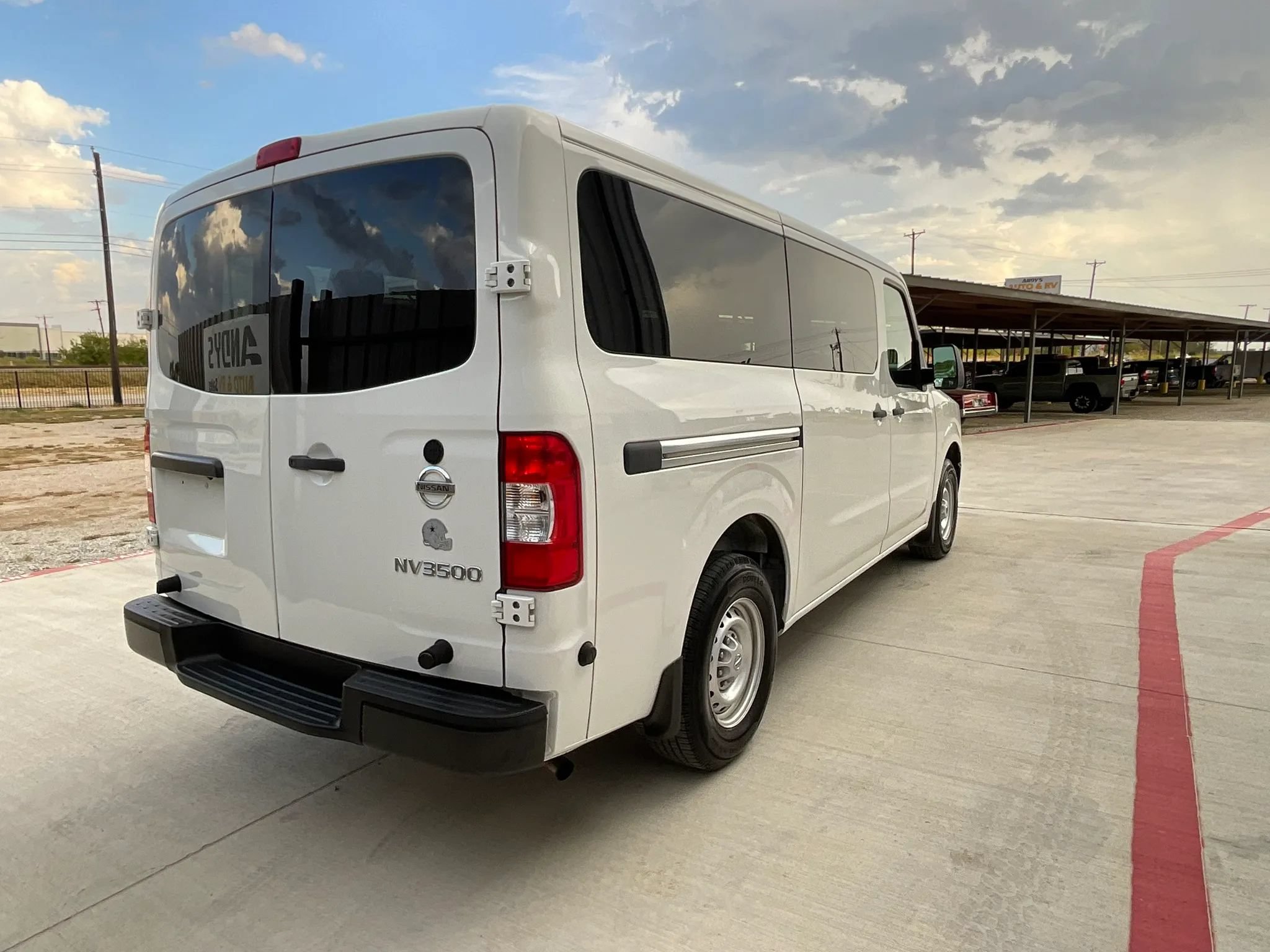 Used 2018 Nissan NV 3500 S RWD image 9