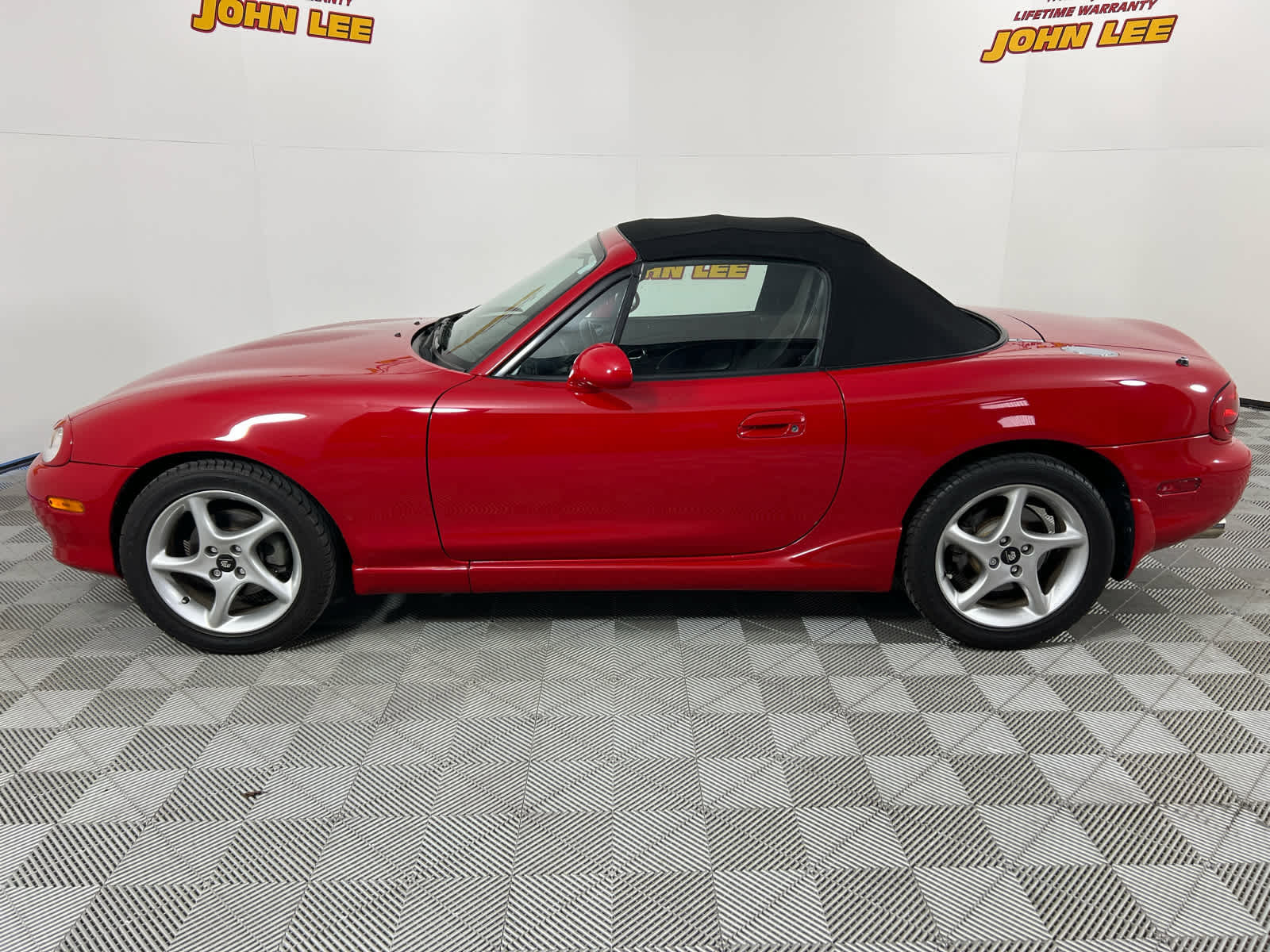 Used 2003 MAZDA MX-5 Miata LS image 2
