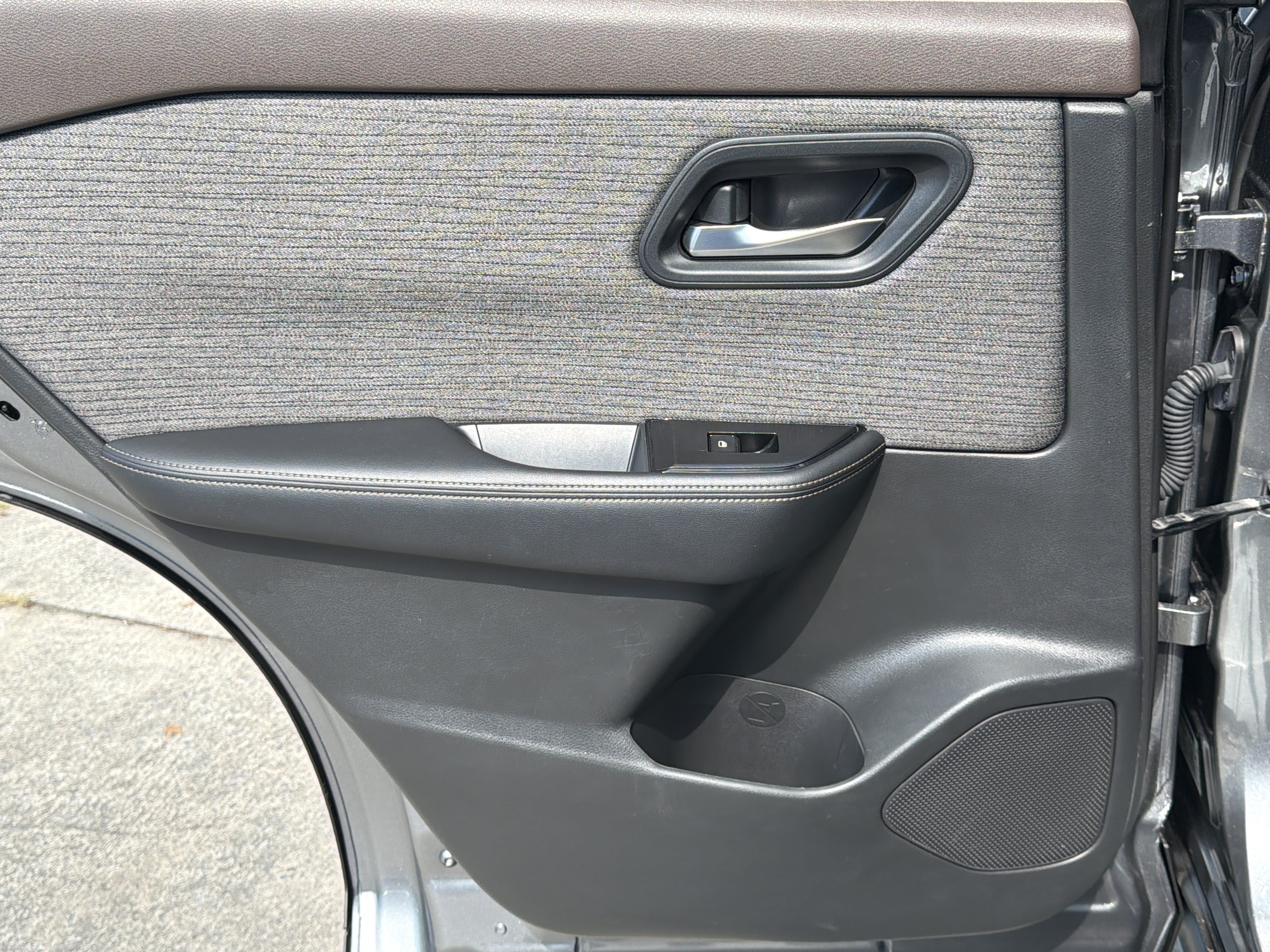 Used 2023 Nissan Rogue SV FWD image 21