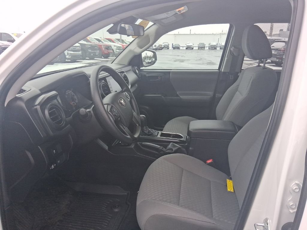 Used 2022 Toyota Tacoma SR image 13
