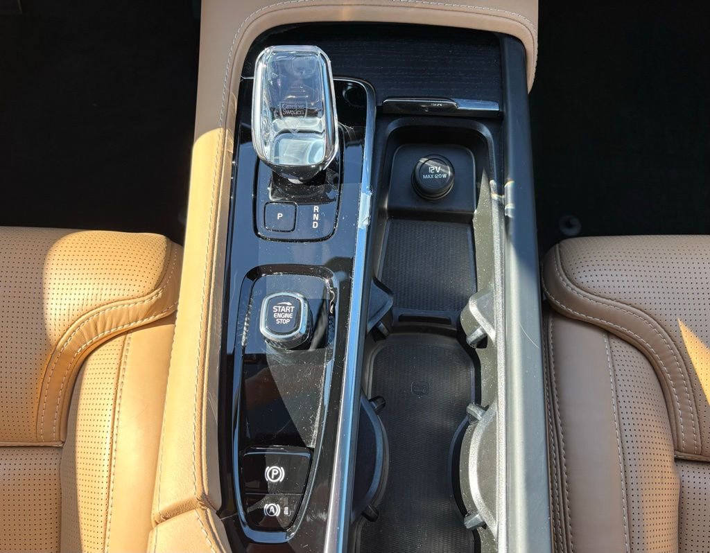 Certified 2024 Volvo XC90 T8 Ultimate w/ Protection Package Premier image 29