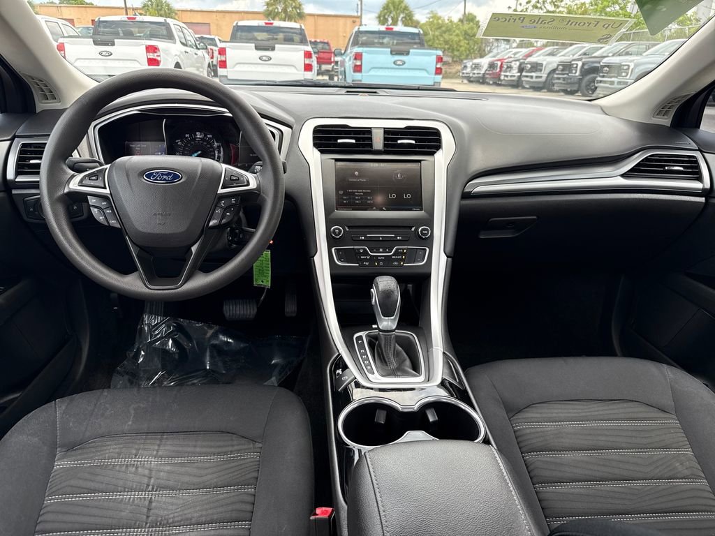 Used 2016 Ford Fusion SE FWD image 6
