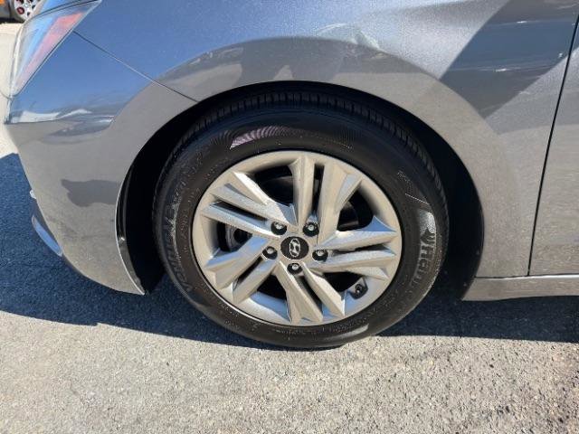 Used 2020 Hyundai Elantra SEL image 11