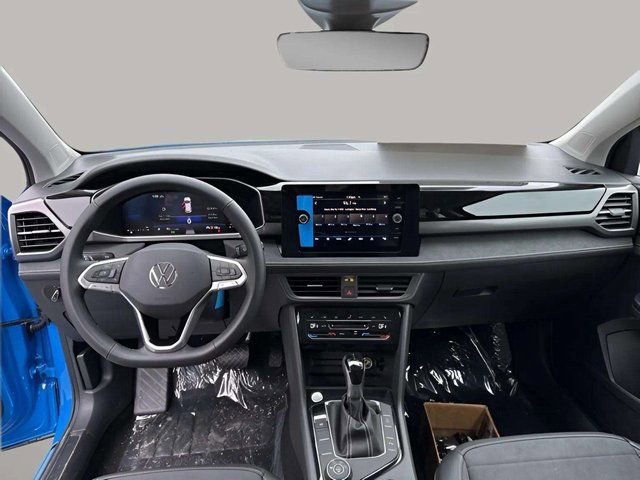 New 2025 Volkswagen Taos SE AWD/4WD image 4
