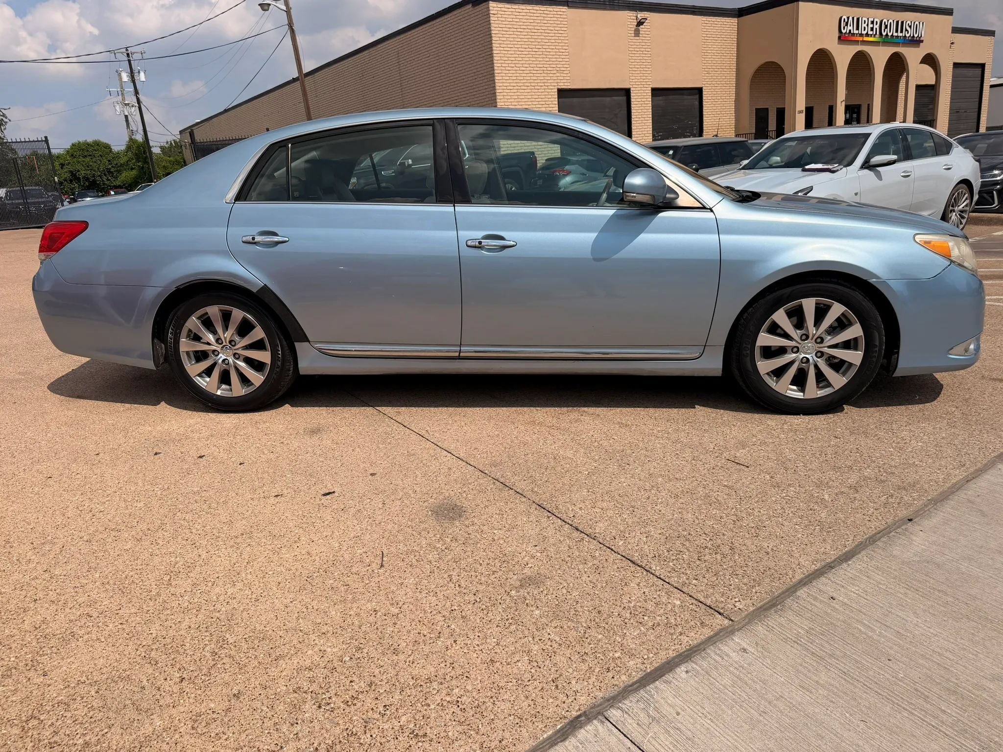 Used 2012 Toyota Avalon Limited FWD image 6