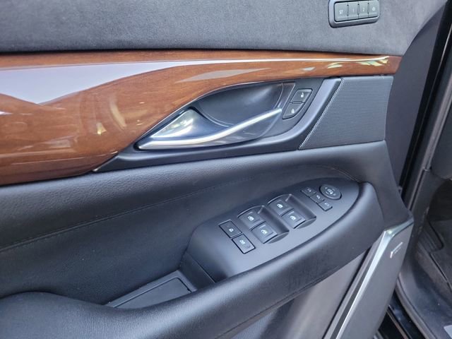 Used 2020 Cadillac Escalade Luxury w/ Escalade Sport Edition image 26