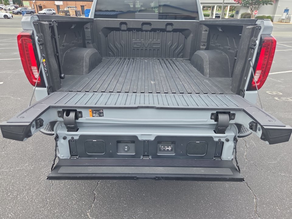 Used 2024 GMC Sierra 1500 AT4 w/ AT4 Carbonpro Edition AWD/4WD image 18