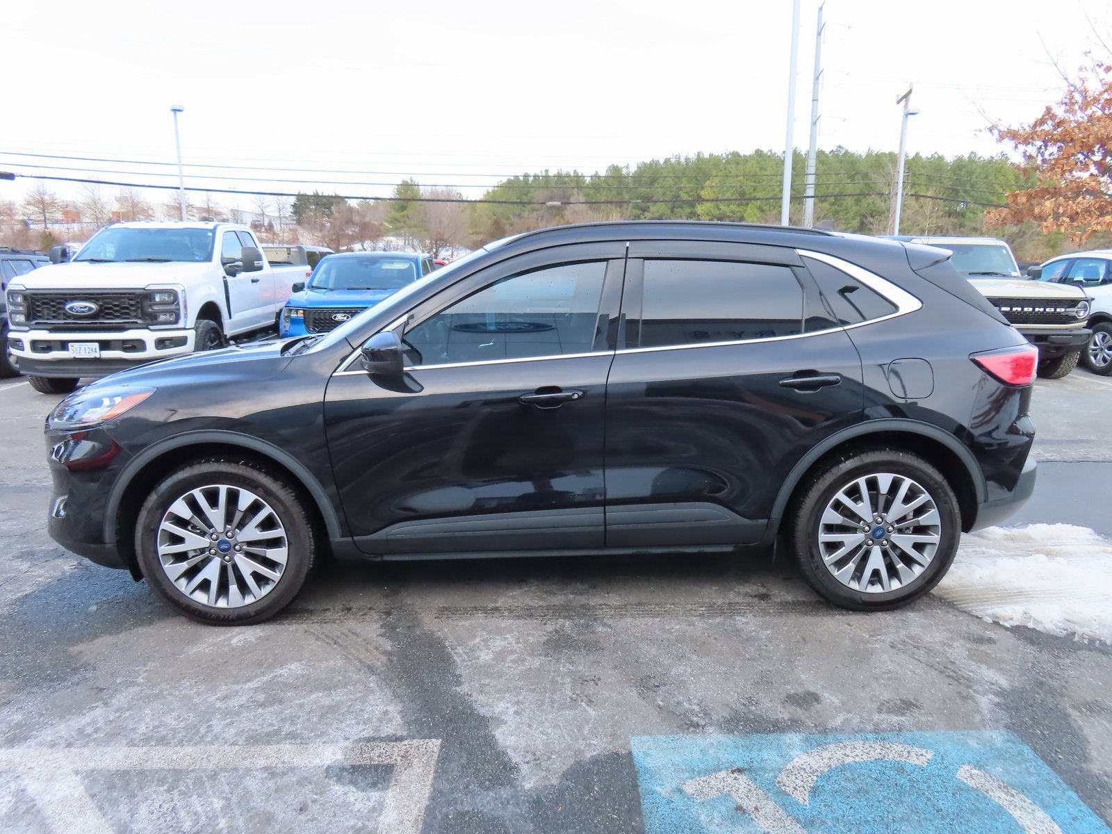 Certified 2022 Ford Escape Titanium w/ Class II Trailer Tow Package image 8