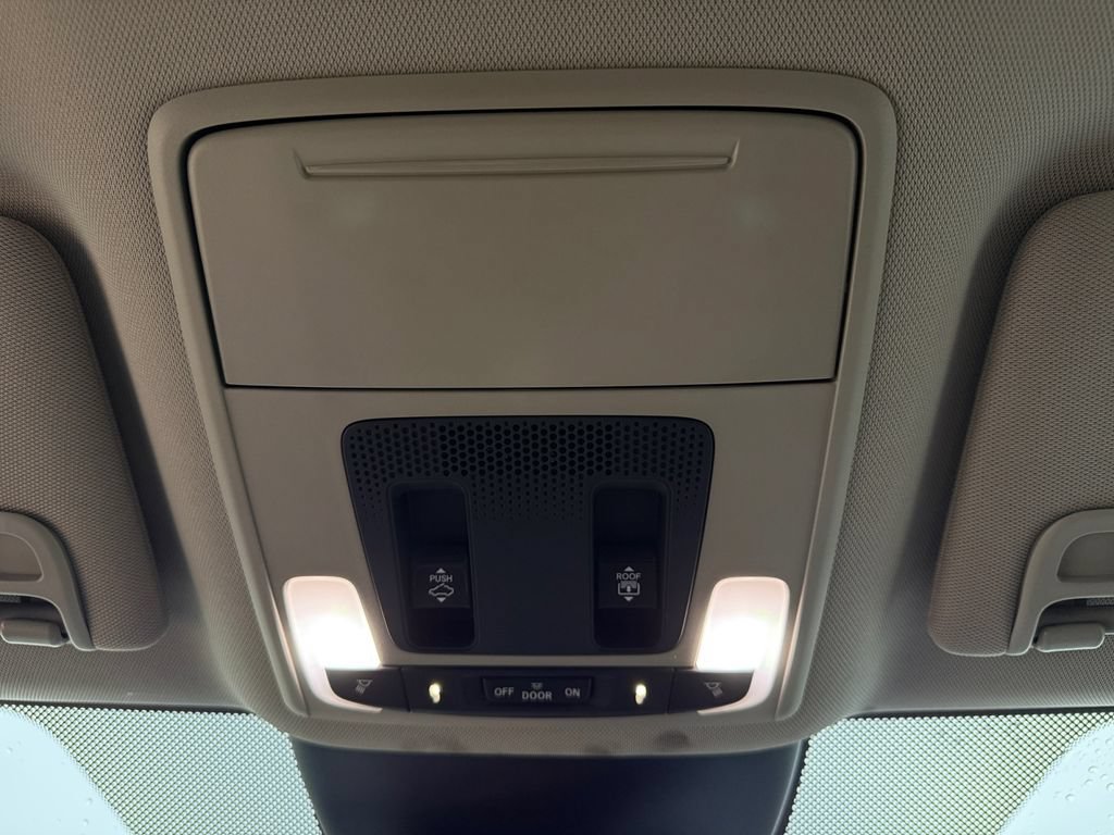 Used 2025 Honda Pilot Elite image 49