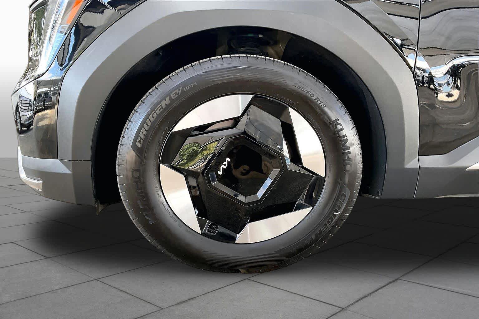 Used 2024 Kia EV9 Light Long Range RWD image 10