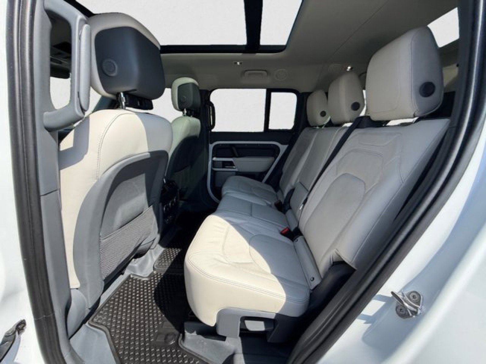 Certified 2023 Land Rover Defender 130 First Edition AWD/4WD image 18