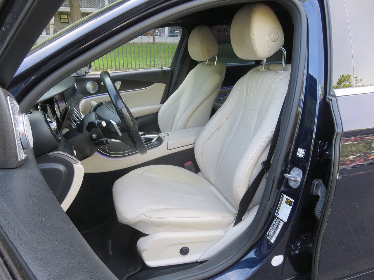 Used 2018 Mercedes-Benz E 300 4MATIC w/ Premium 1 Package image 10