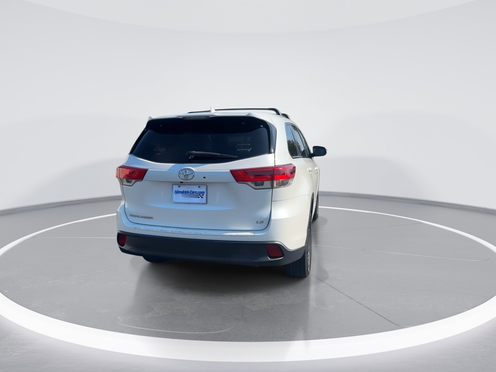 Used 2018 Toyota Highlander Plus FWD image 8