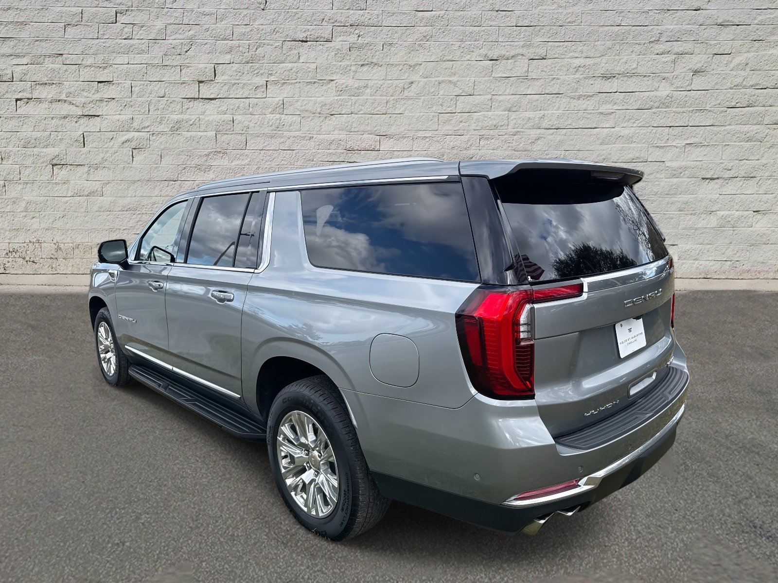 Used 2025 GMC Yukon XL Denali image 7