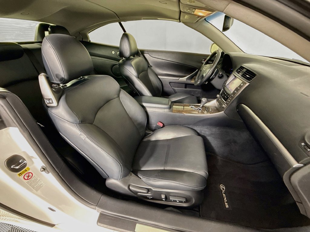 Used 2014 Lexus IS 250C w/ Luxury Package RWD image 25