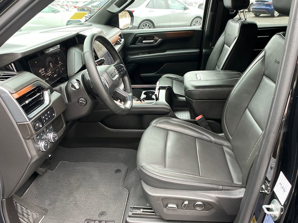 Used 2025 GMC Yukon Denali image 9