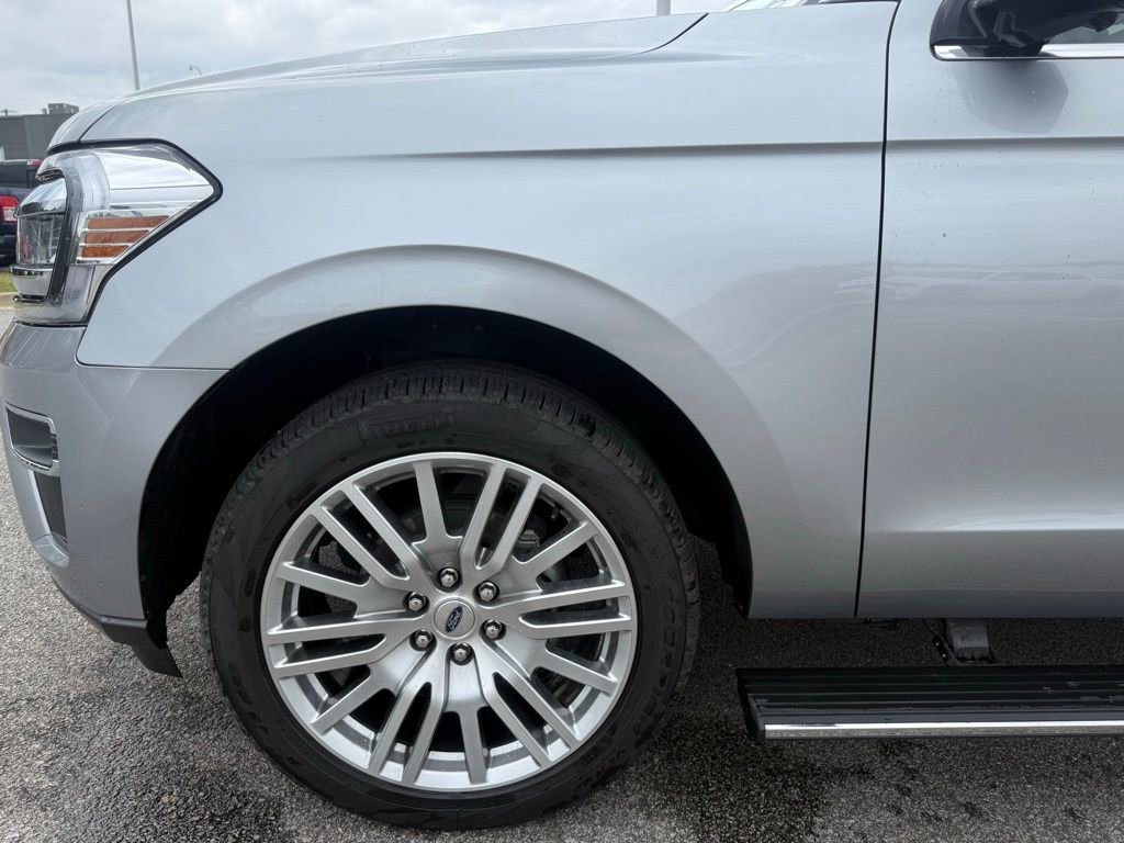 Used 2024 Ford Expedition Limited image 23