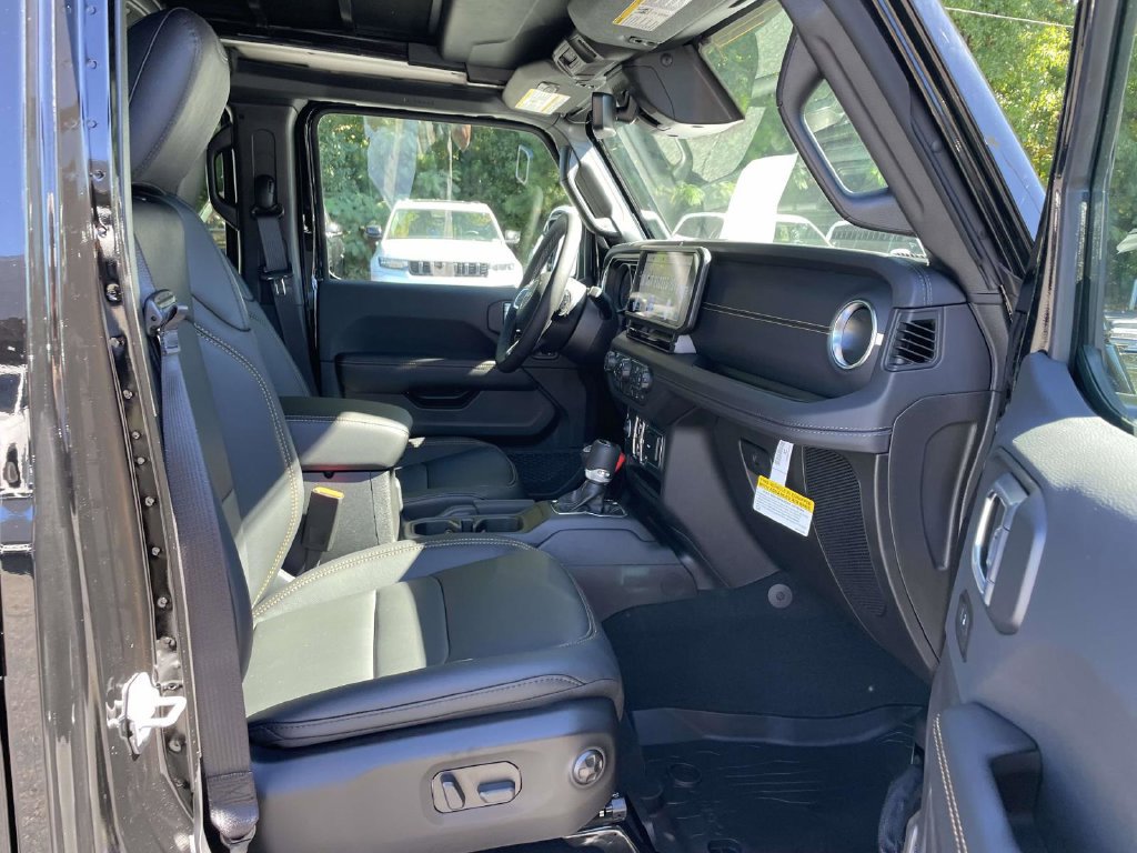 New 2027 Jeep Wrangler Unlimited Sahara AWD/4WD image 15