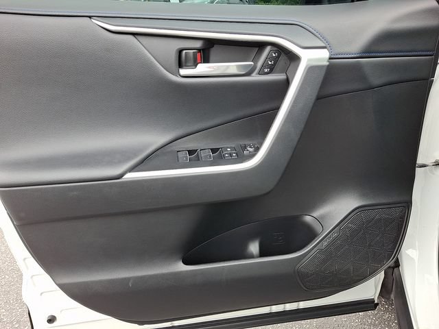 Used 2023 Toyota RAV4 XSE AWD/4WD image 13