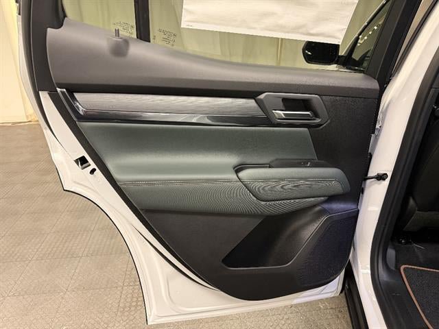 New 2026 GMC Terrain AT4 w/ LPO, Black Badging Package AWD/4WD image 22