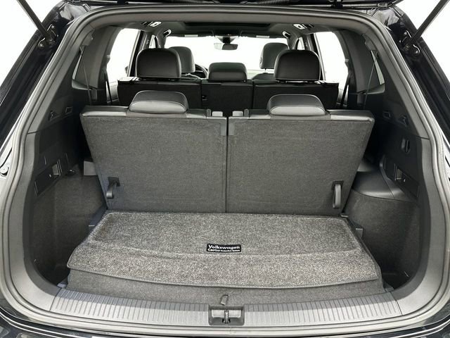 Used 2023 Volkswagen Tiguan SE R-Line image 25