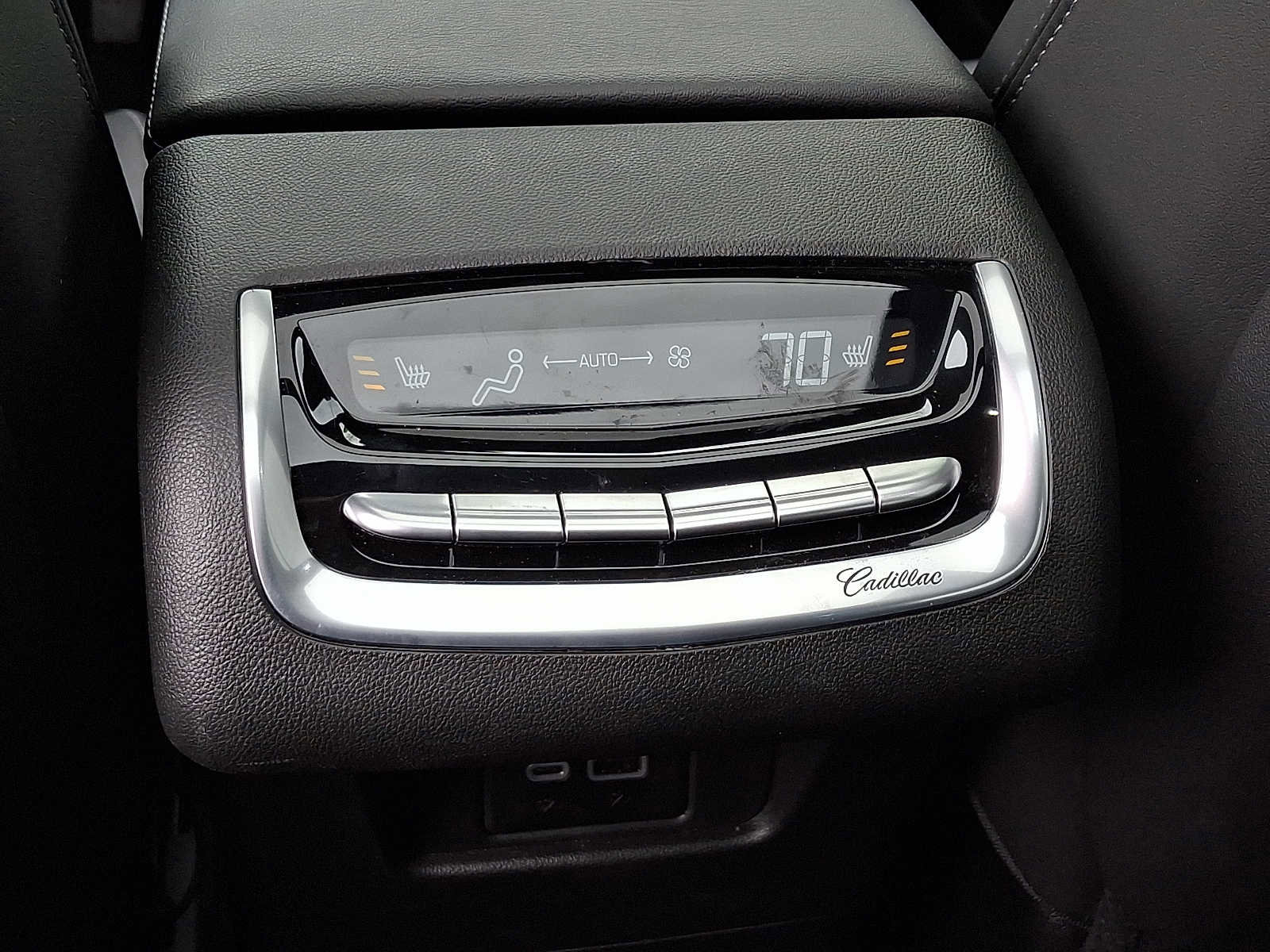 Used 2025 Cadillac XT6 Premium Luxury w/ Technology Package AWD/4WD image 12