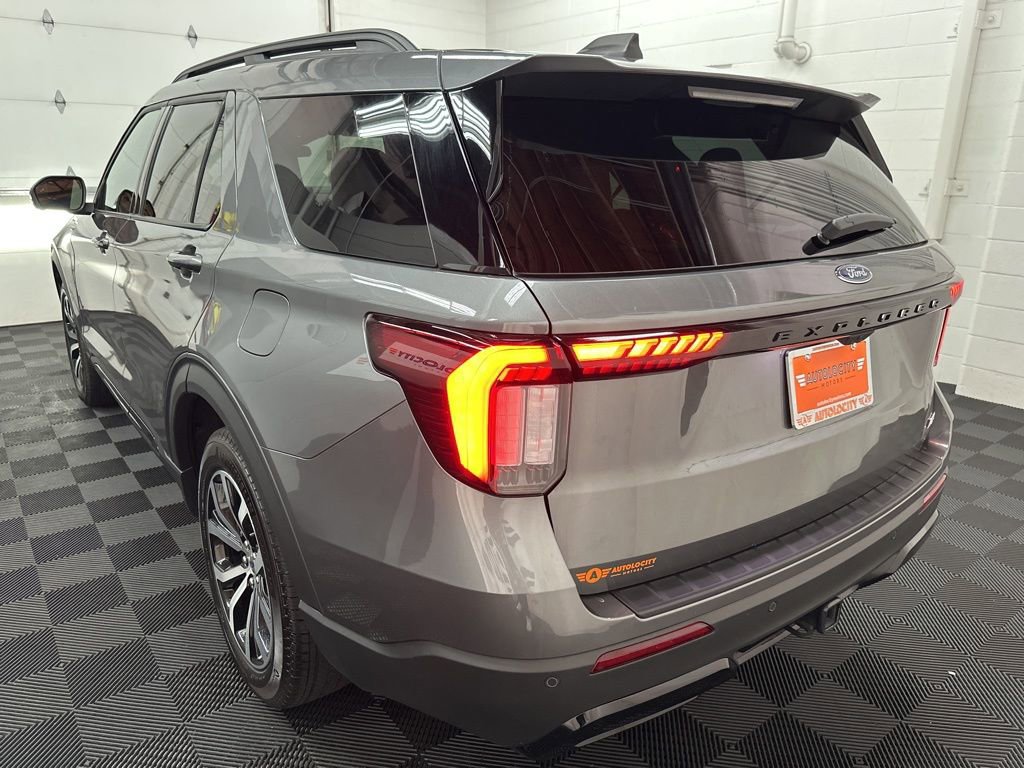 Used 2025 Ford Explorer ST-Line AWD/4WD image 8