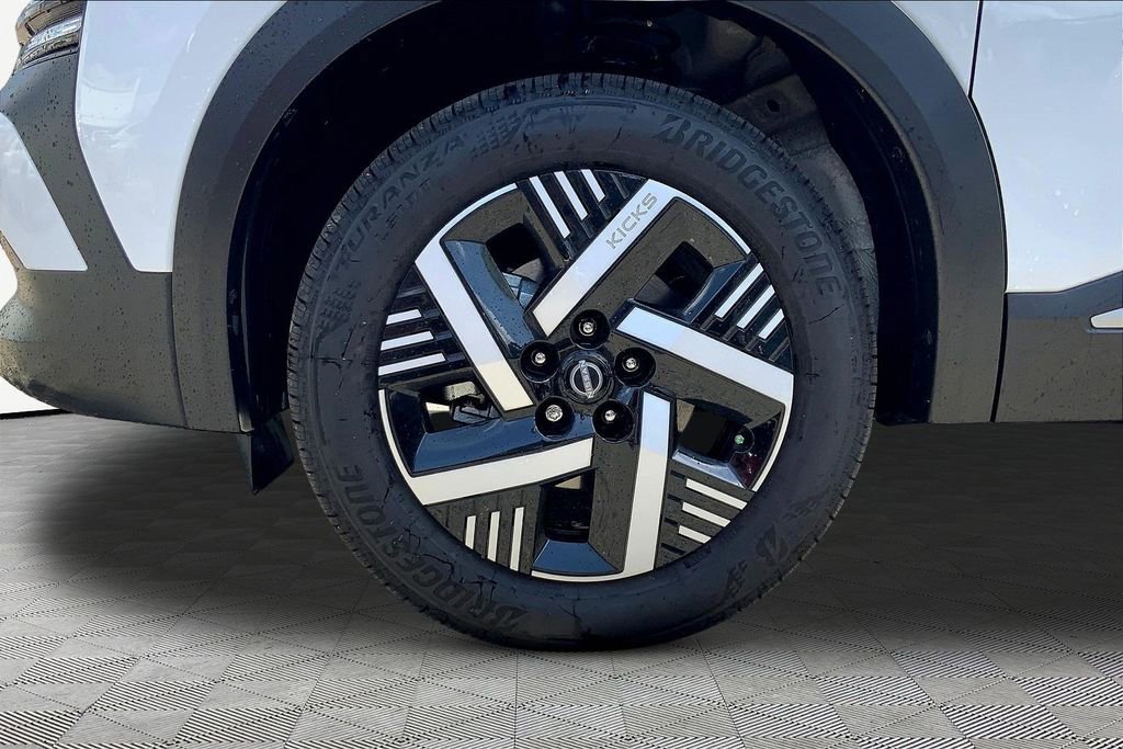 Used 2025 Nissan Kicks SV image 21
