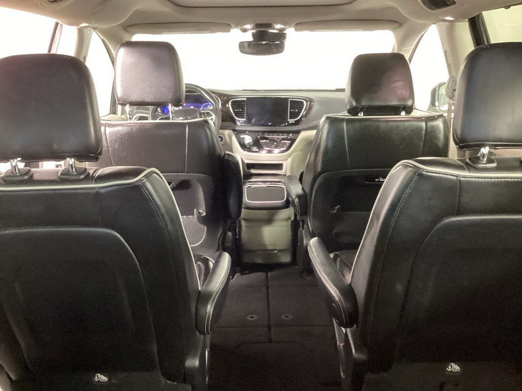 Used 2022 Chrysler Pacifica Limited FWD image 32