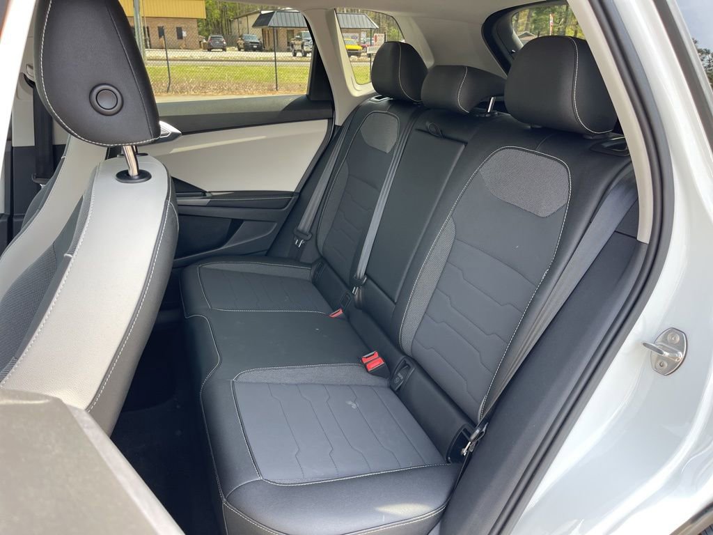 Used 2025 Volkswagen Taos SE AWD/4WD image 18