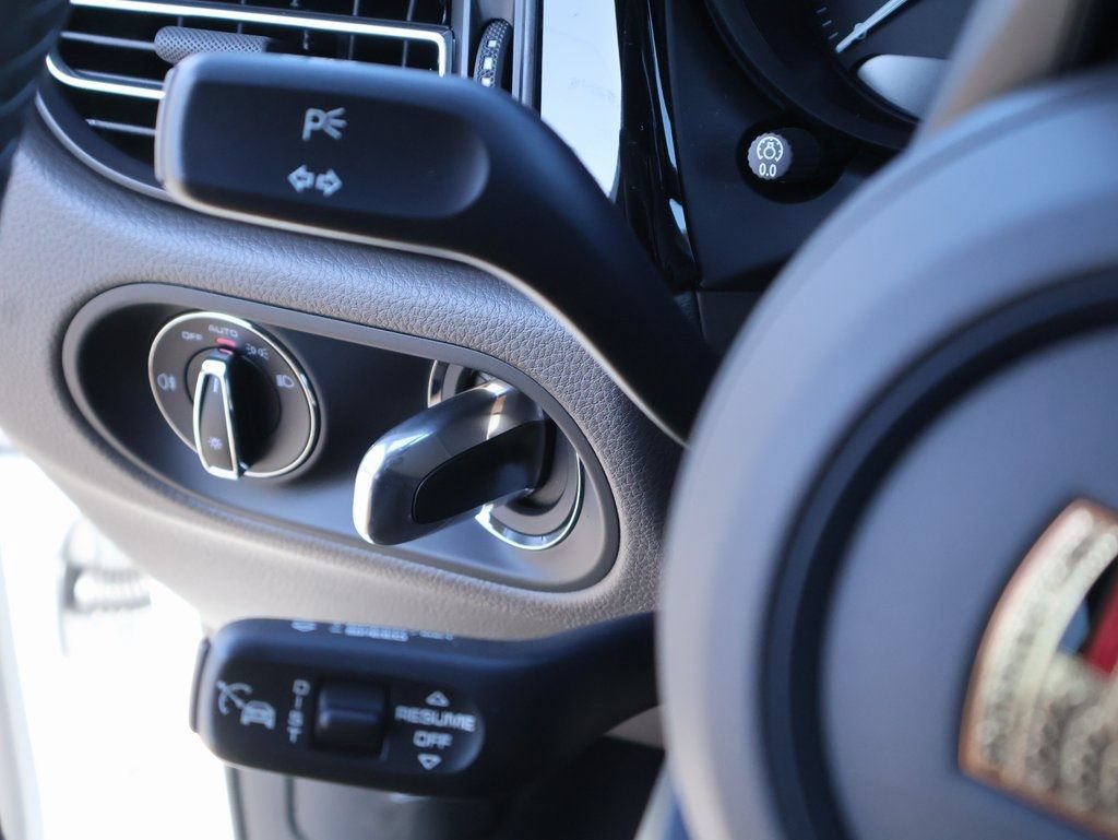 Certified 2026 Porsche Macan AWD/4WD image 31