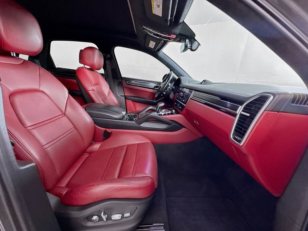 Used 2021 Porsche Cayenne GTS image 32