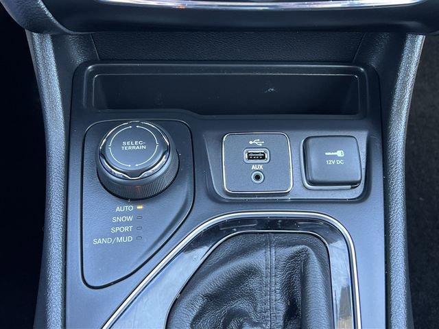 Used 2019 Jeep Cherokee Limited w/ Technology Group image 17