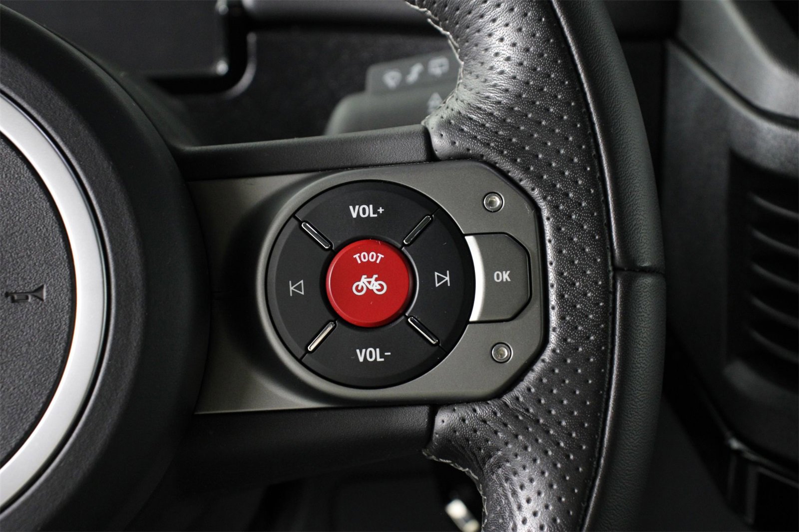 Used 2024 INEOS Grenadier Fieldmaster Edition image 14