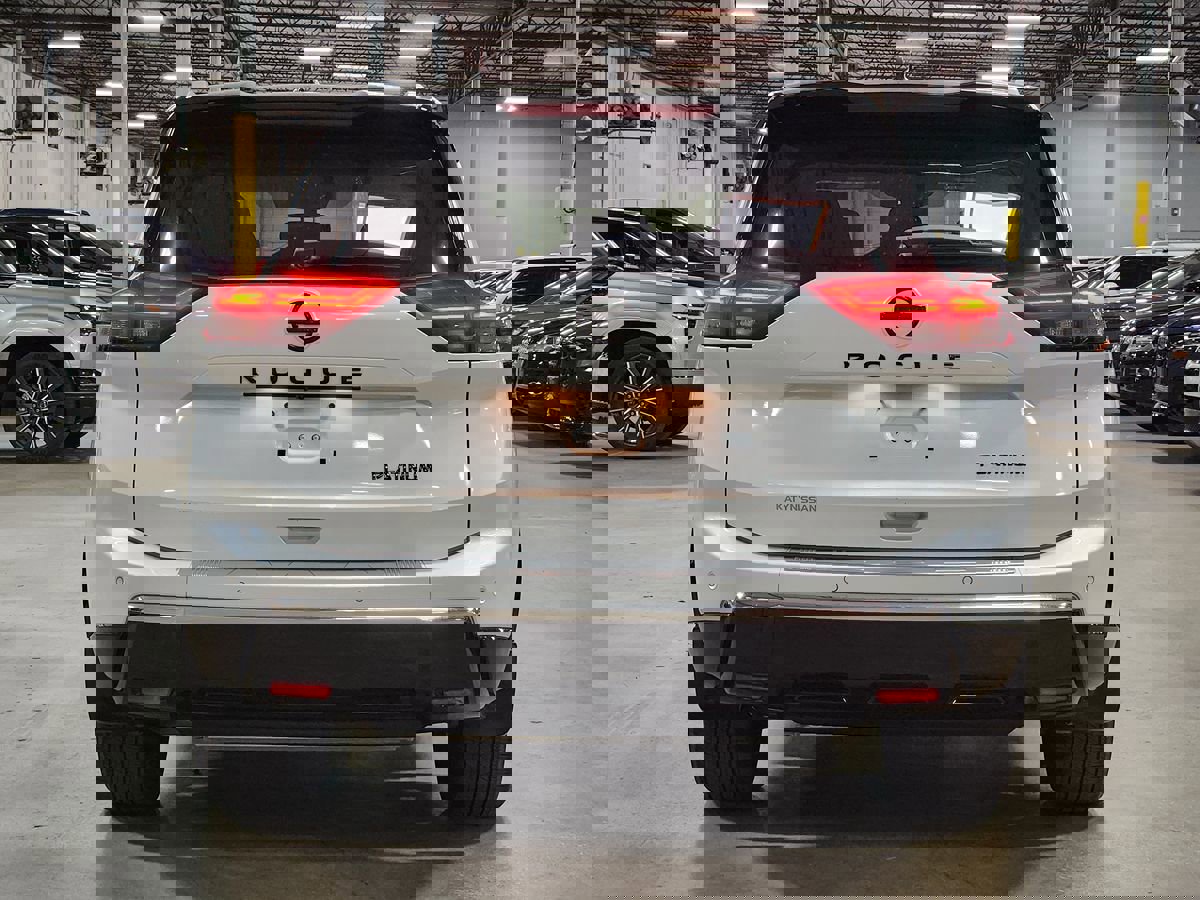 Used 2024 Nissan Rogue Platinum w/ Platinum Premium Package image 10