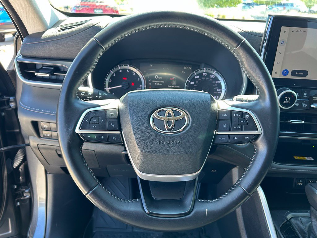 Used 2023 Toyota Highlander XLE FWD image 13