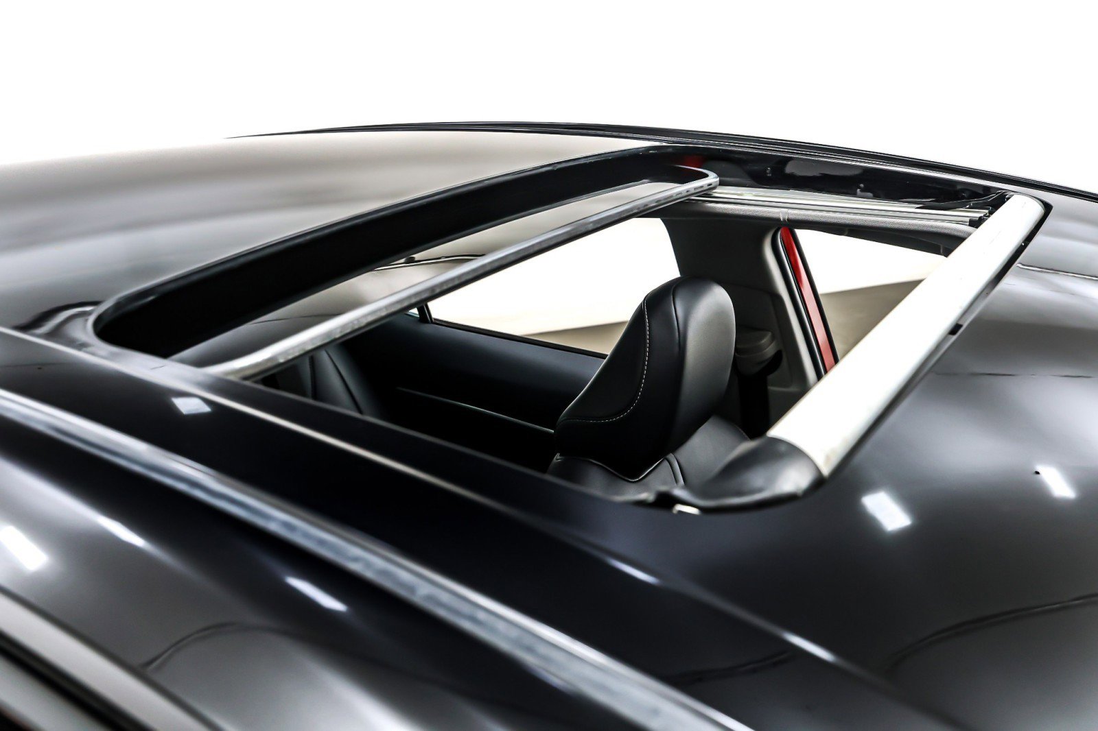 Used 2021 Toyota Camry XSE image 22